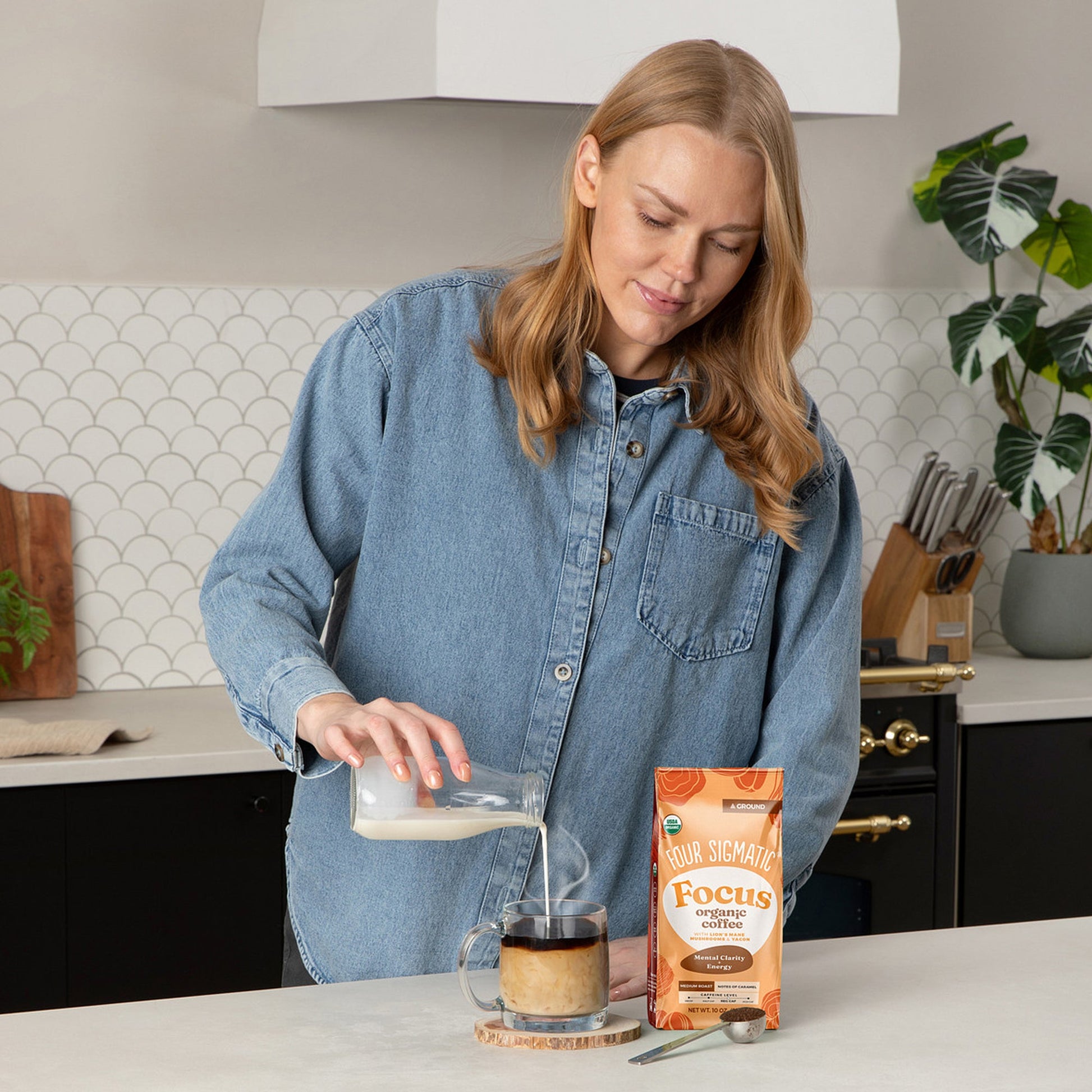focus-ground-coffee-medium-k0 focus-ground-medium-lifestyle2.jpg